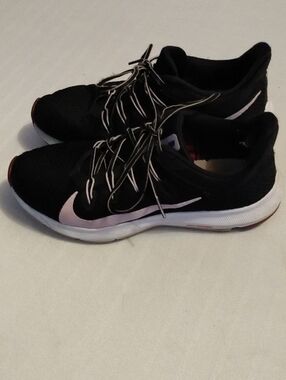 Nike Women's Black Running Shoes with Pink Swoosh 8